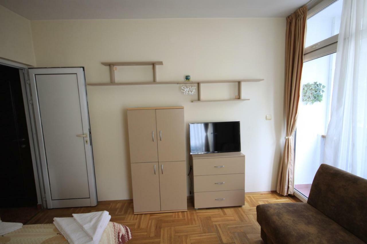 Studios Near To Burgas Free University Exterior foto